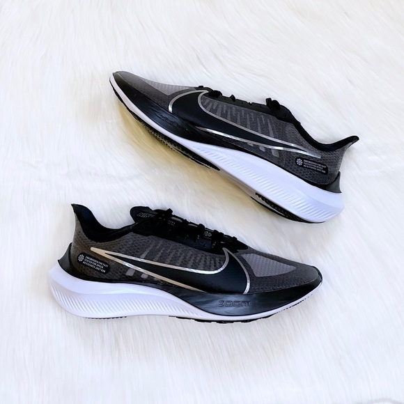 Nike Women’s Zoom Gravity - Picture 2 of 10